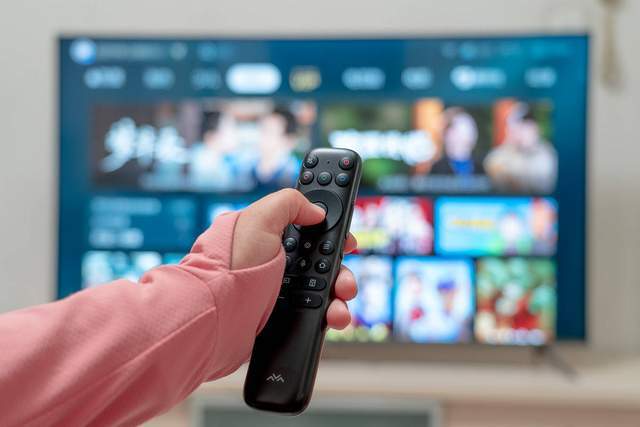 豪华配置，站上2000元档质价比巅峰，雷鸟鹏6 55寸4K游戏电视评测