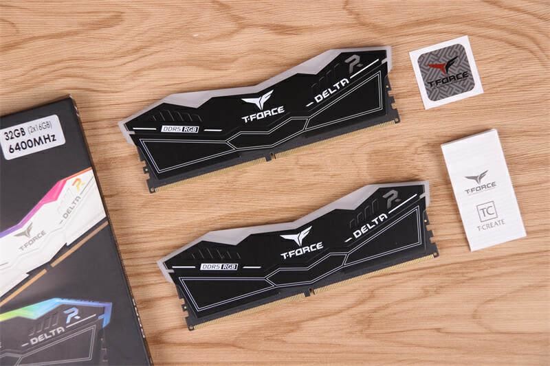 不靠颜值靠实力，默频6400稳超7800，十铨炫光DDR5内存装机体验