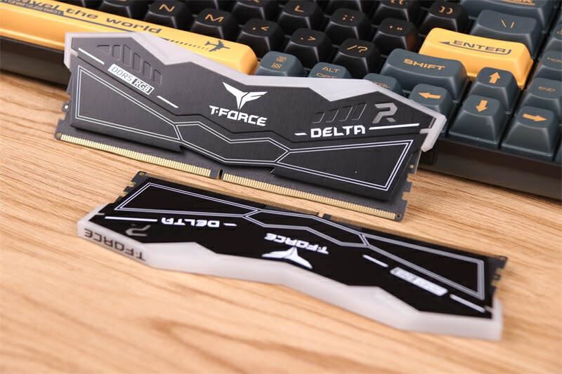 不靠颜值靠实力，默频6400稳超7800，十铨炫光DDR5内存装机体验