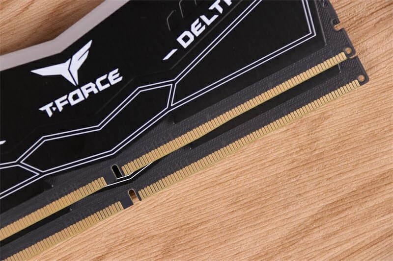 不靠颜值靠实力，默频6400稳超7800，十铨炫光DDR5内存装机体验