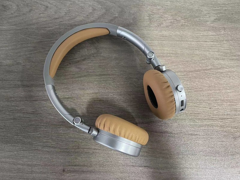 搭配这款Umelody复古耳机，拍照更好看，OOTD千禧辣妹风耳机