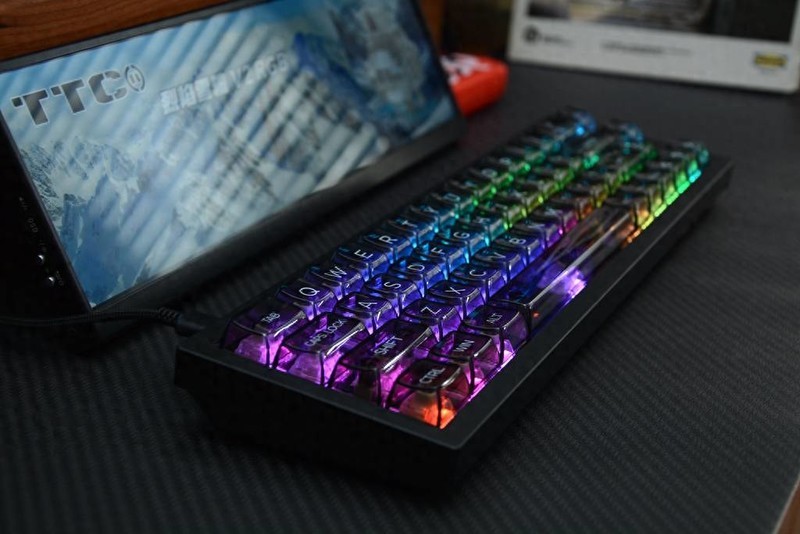 TTC烈焰雪轴V2：游戏工作一键掌握，触觉、听觉、视觉大提升