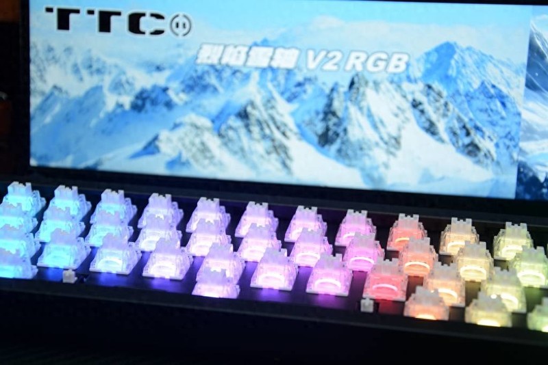 TTC烈焰雪轴V2：游戏工作一键掌握，触觉、听觉、视觉大提升