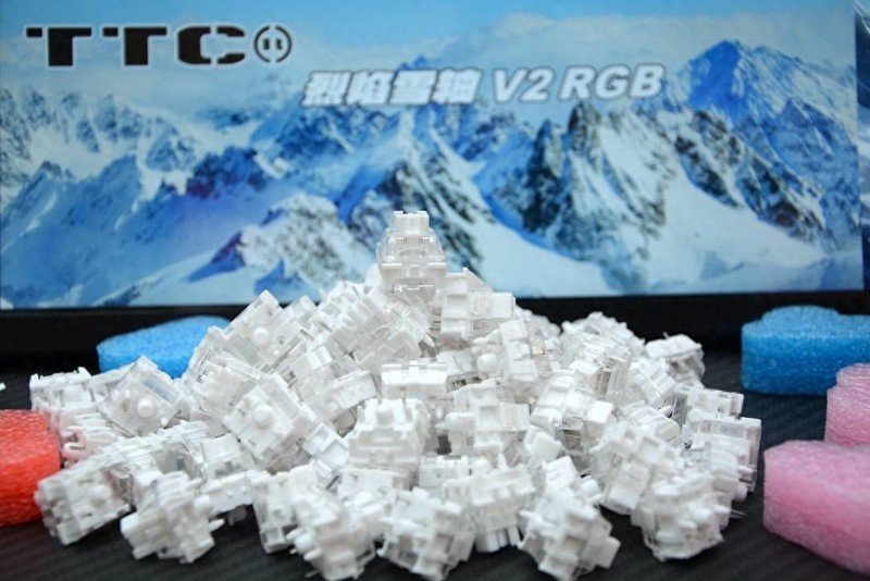 TTC烈焰雪轴V2：游戏工作一键掌握，触觉、听觉、视觉大提升