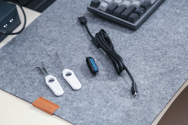 杜伽K320 V2星光版：樱桃MX2A红轴，限定白光，手感一绝