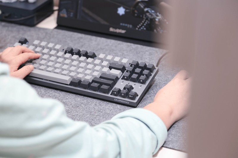 杜伽K320 V2星光版：樱桃MX2A红轴，限定白光，手感一绝