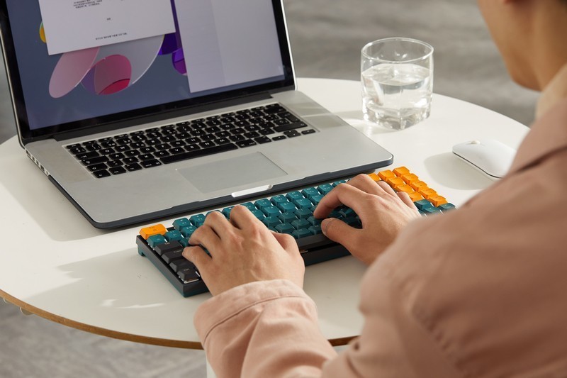 和ChatGPT一样能为高效工作服务的办公工具：绿联KU102矮轴办公机械键盘