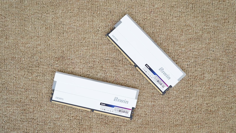 频率or时序？以佰维 DW100为例验证谁才是更适合9800X3D的内存