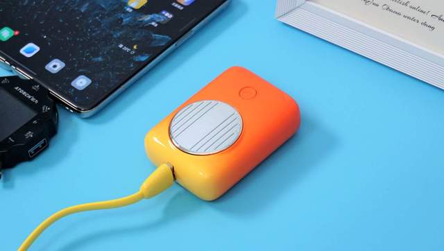 移速充电宝有新突破？色彩喜人、截面小于银行卡，关键还能上飞机