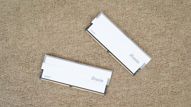 频率or时序？以佰维 DW100为例验证谁才是更适合9800X3D的内存