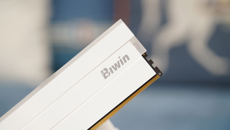 频率or时序？以佰维 DW100为例验证谁才是更适合9800X3D的内存