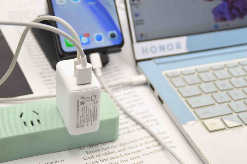 小身材大功率，一个QCY 40W氮化镓充电器就能搞定你的充电需求