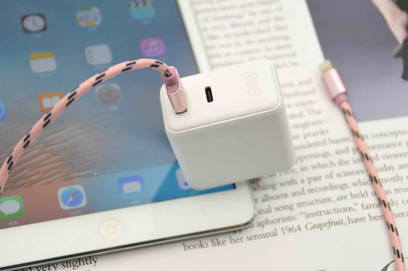 小身材大功率，一个QCY 40W氮化镓充电器就能搞定你的充电需求