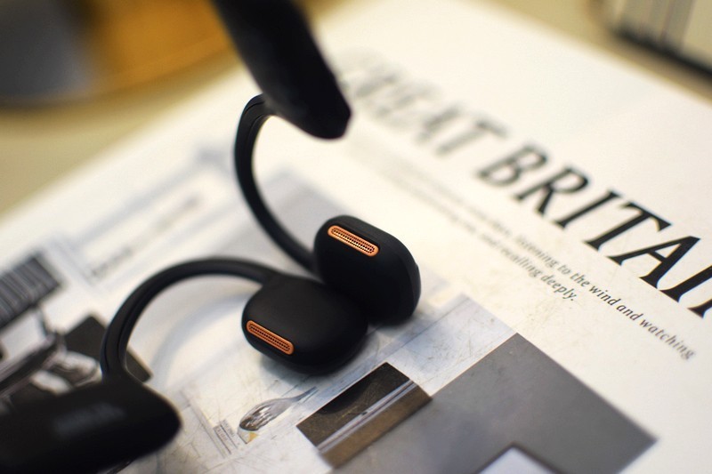 适合夜跑人的耳机，会发光的HAKII LIGHT蓝牙耳机，娱乐运动两不误