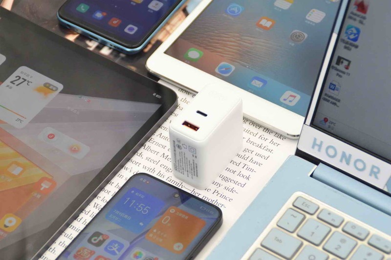 小身材大功率，一个QCY 40W氮化镓充电器就能搞定你的充电需求