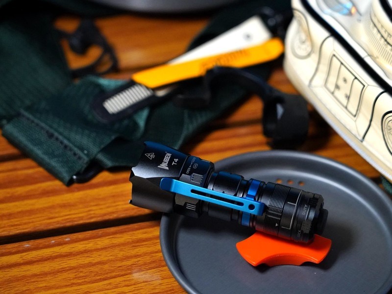 户外探险与防卫的理想之选,务本T4便携战术手电筒体验分享