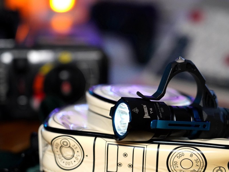 户外探险与防卫的理想之选,务本T4便携战术手电筒体验分享