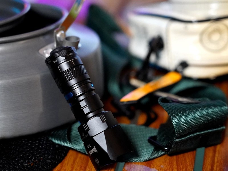 户外探险与防卫的理想之选,务本T4便携战术手电筒体验分享