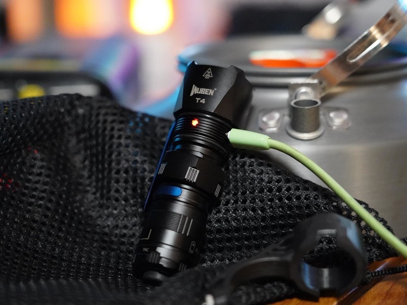 户外探险与防卫的理想之选,务本T4便携战术手电筒体验分享