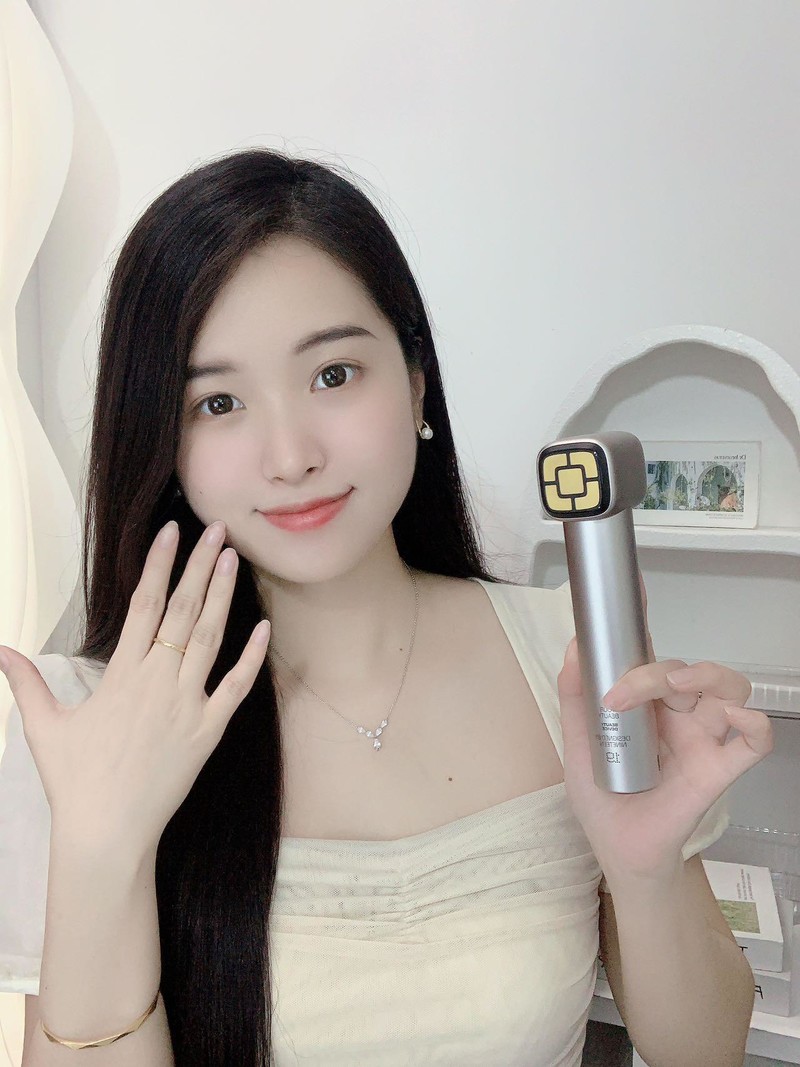 七夕走心礼物推荐！快来抄作业———十九岁多效美容仪