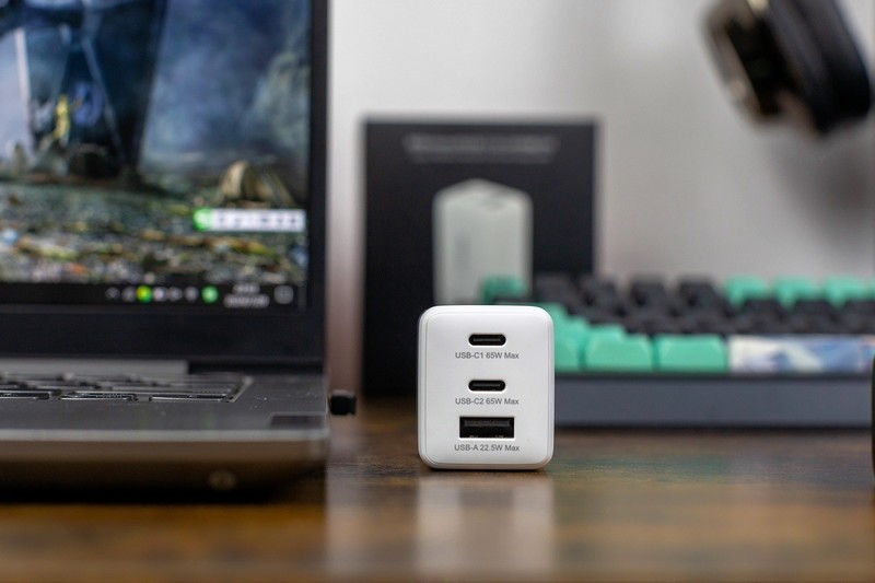 小身板充电快，联想thinkplus GaN65W充电器，三口充电更高效