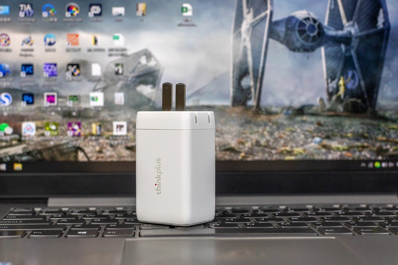 小身板充电快，联想thinkplus GaN65W充电器，三口充电更高效
