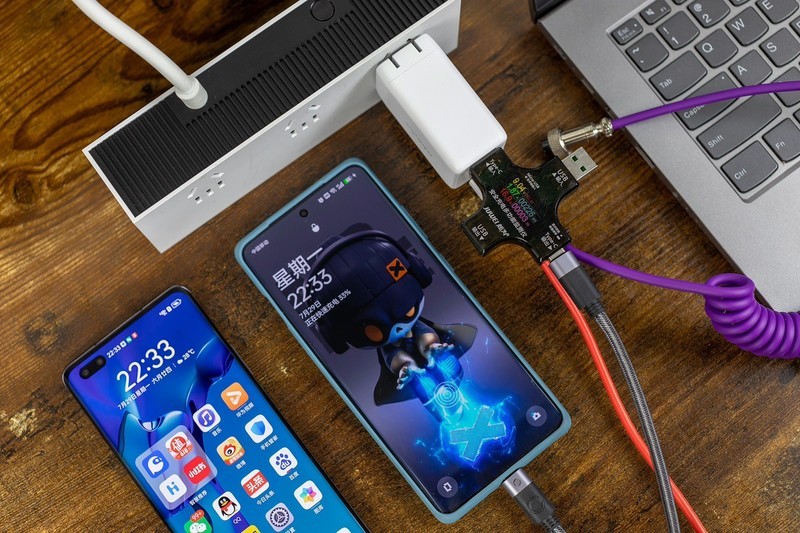 小身板充电快，联想thinkplus GaN65W充电器，三口充电更高效