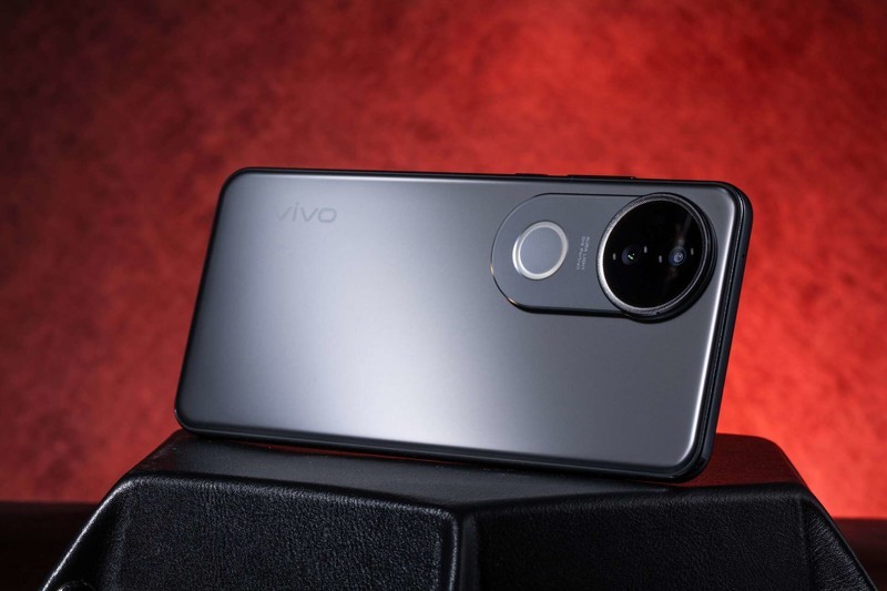 vivo S20带来全新“凤羽金”配色，一眼惊喜，今年最佳