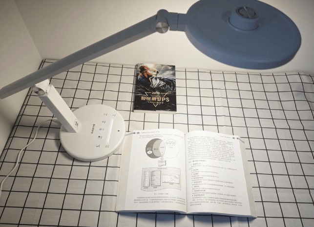 哪种台灯的灯光适合学生用？内含2025高性价护眼台灯推荐