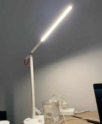 哪种台灯的灯光适合学生用？内含2025高性价护眼台灯推荐