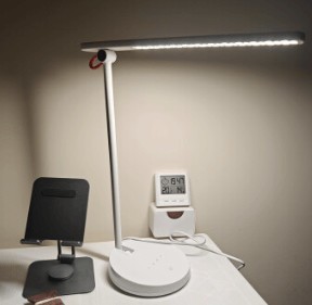 哪种台灯的灯光适合学生用？内含2025高性价护眼台灯推荐