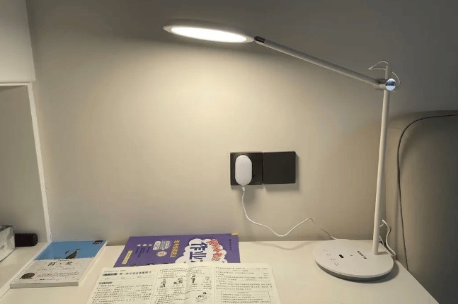 哪种台灯的灯光适合学生用？内含2025高性价护眼台灯推荐