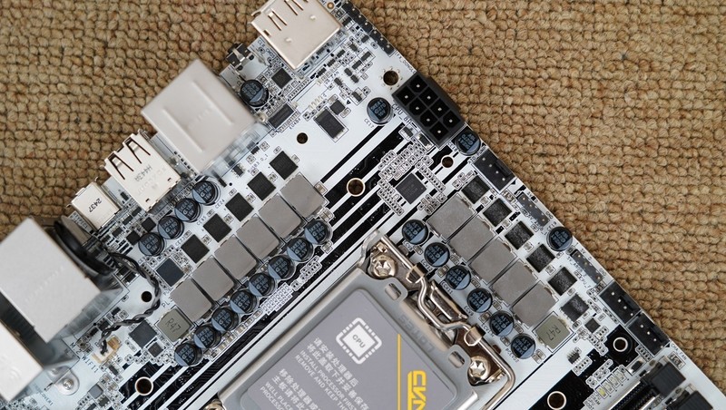 打造白色小钢炮的完美拼图，七彩虹 B860I主板体验分享