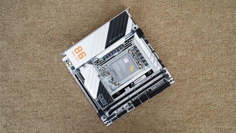 打造白色小钢炮的完美拼图，七彩虹 B860I主板体验分享