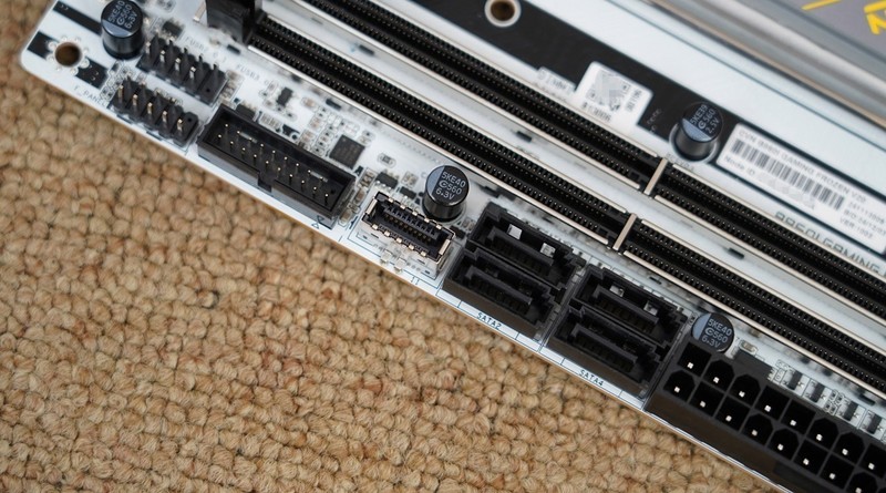 打造白色小钢炮的完美拼图，七彩虹 B860I主板体验分享