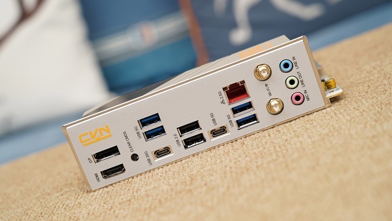 打造白色小钢炮的完美拼图，七彩虹 B860I主板体验分享