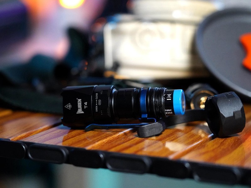 户外探险与防卫的理想之选,务本T4便携战术手电筒体验分享