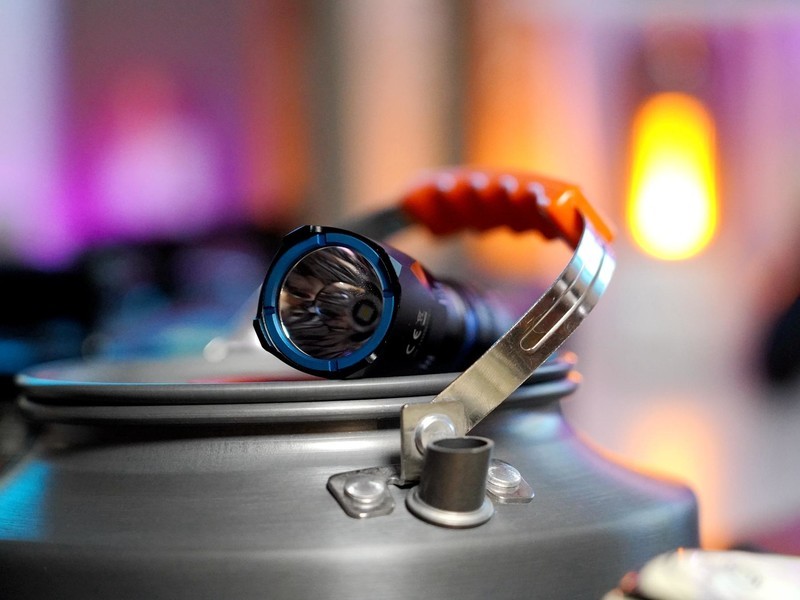 户外探险与防卫的理想之选,务本T4便携战术手电筒体验分享