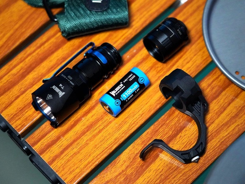 户外探险与防卫的理想之选,务本T4便携战术手电筒体验分享