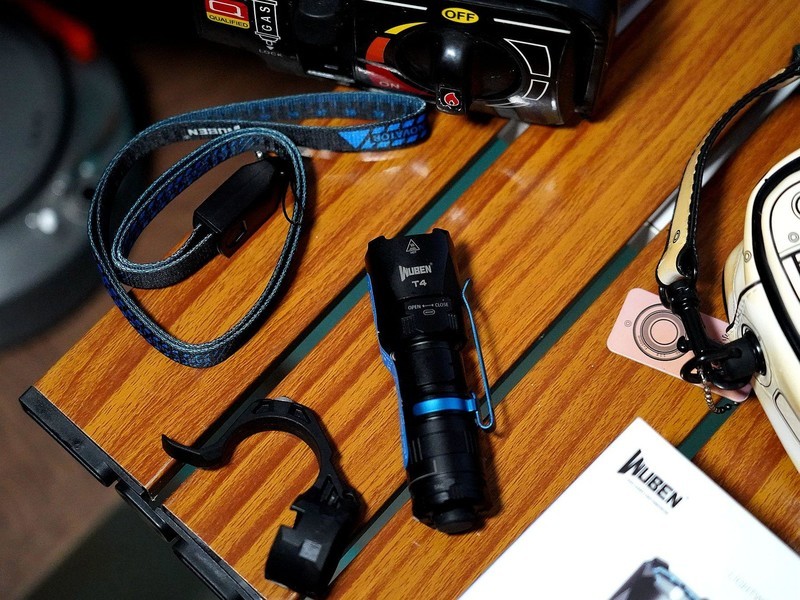 户外探险与防卫的理想之选,务本T4便携战术手电筒体验分享