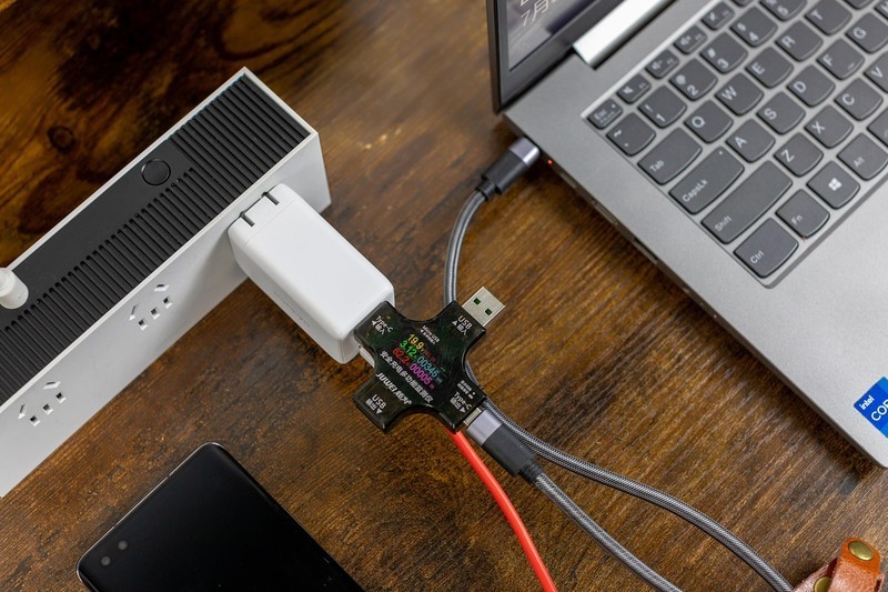 小身板充电快，联想thinkplus GaN65W充电器，三口充电更高效