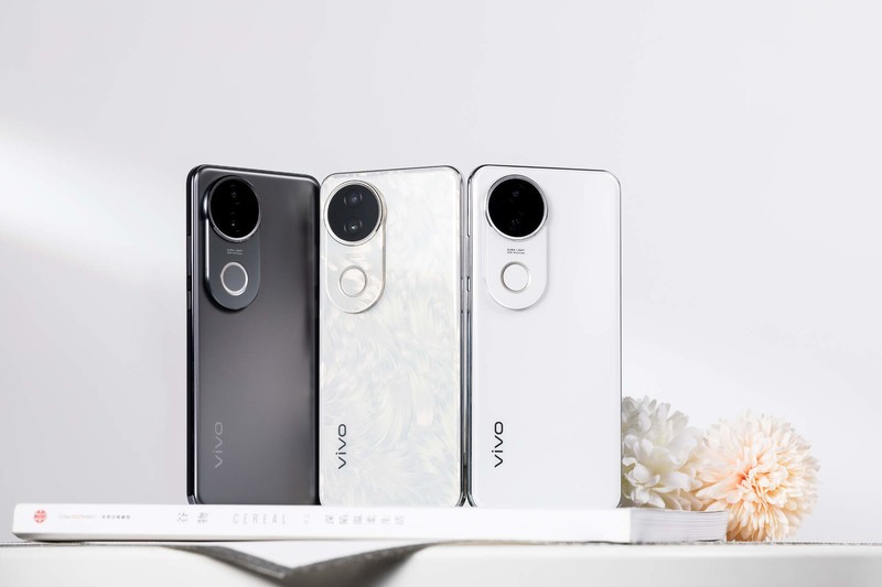 vivo S20带来全新“凤羽金”配色，一眼惊喜，今年最佳