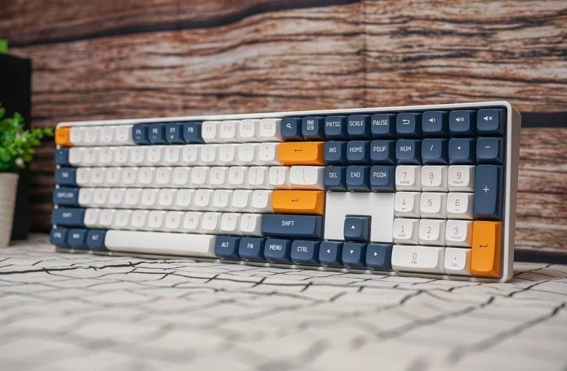 不用花大钱：不到200元入手爱国者A108双模机械键盘，PBT键帽+热拔换轴！