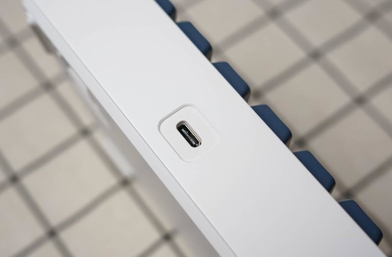 不用花大钱：不到200元入手爱国者A108双模机械键盘，PBT键帽+热拔换轴！