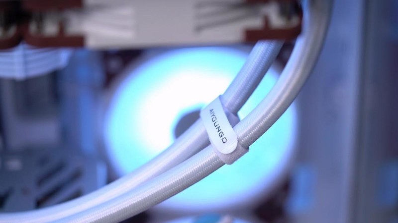 数码游戏肥宅日常，R9 7900X CP360水冷桌搭装机分享