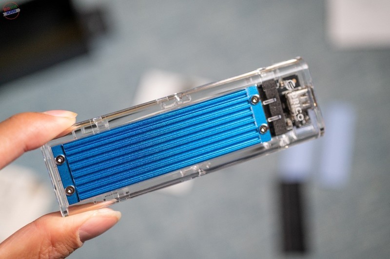 简单高效的定制移动固态硬盘，稳定易用的办公小助手