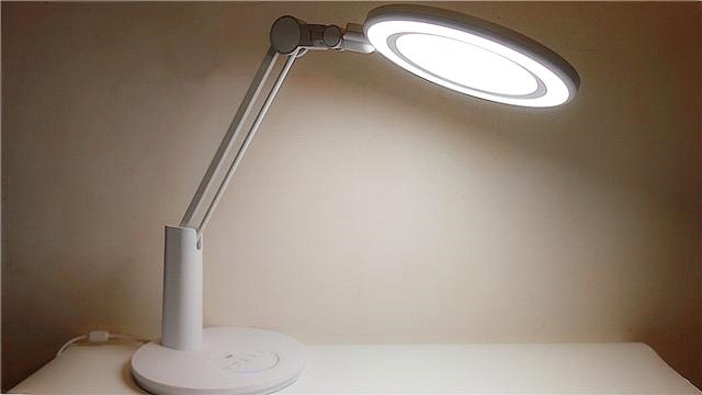 护眼台灯买什么样的好？一文教你专业的挑选到合适的护眼台灯