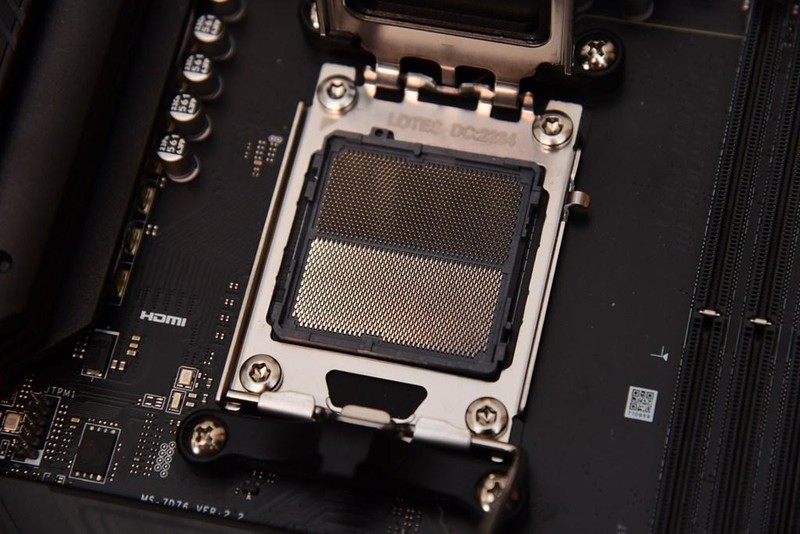 碰杠“14700K”！AMD RYZEN5 9700X对比实测！