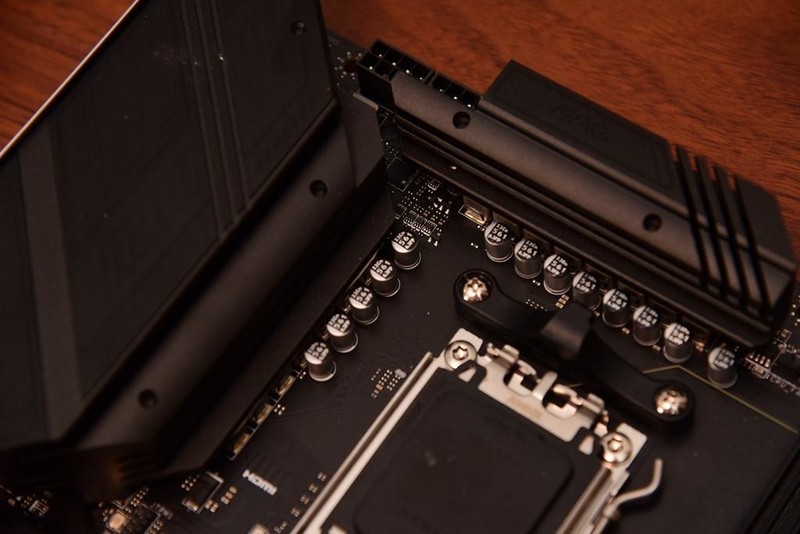 碰杠“14700K”！AMD RYZEN5 9700X对比实测！