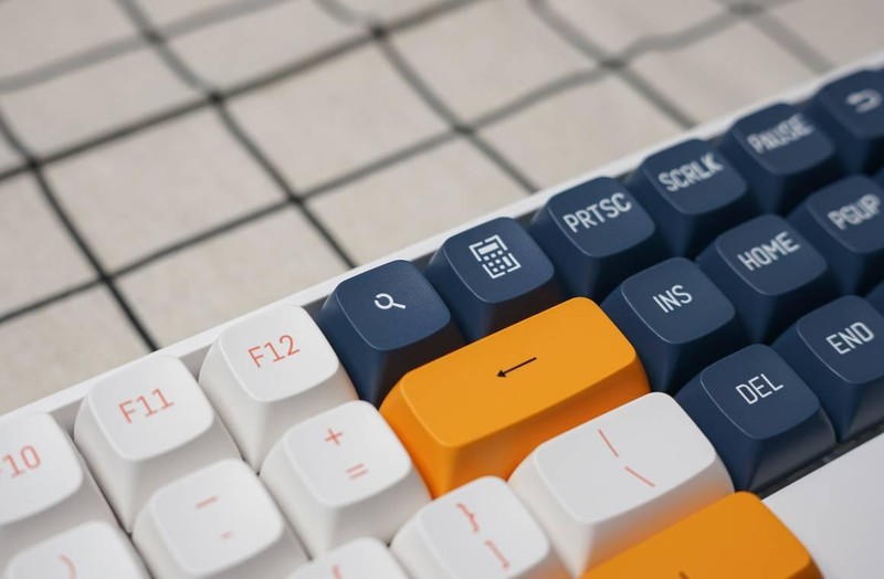 不用花大钱：不到200元入手爱国者A108双模机械键盘，PBT键帽+热拔换轴！